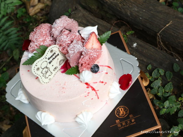 旅禾 泡芙之家：台中美食│不用跑好市多，在旅禾泡芙之家也吃的到超爆漿芋泥包！同場加映母親節蛋糕預購優惠～