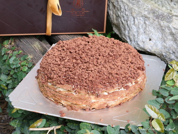 旅禾 泡芙之家：台中美食│不用跑好市多，在旅禾泡芙之家也吃的到超爆漿芋泥包！同場加映母親節蛋糕預購優惠～