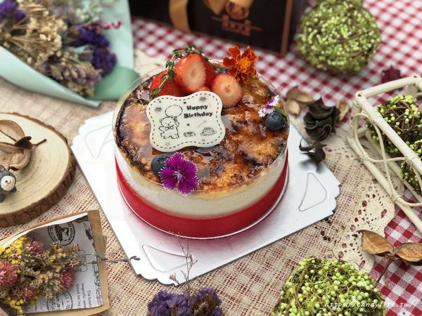 旅禾 泡芙之家：台中美食│旅禾 泡芙之家〃台中生日蛋糕推薦!!價格親民又好吃，現在還有推出母親節蛋糕優惠唷～