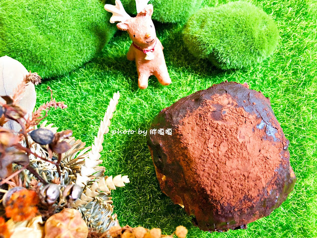 【台中 西區】旅禾 泡芙之家👉真的好吃的髒髒包,每日限量出爐,早上11點及下午3點,想吃就提早出門排隊去吧!價格也真的是很親民,一個40元不到^^