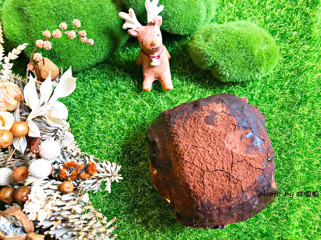 【台中 西區】旅禾 泡芙之家👉真的好吃的髒髒包,每日限量出爐,早上11點及下午3點,想吃就提早出門排隊去吧!價格也真的是很親民,一個40元不到^^