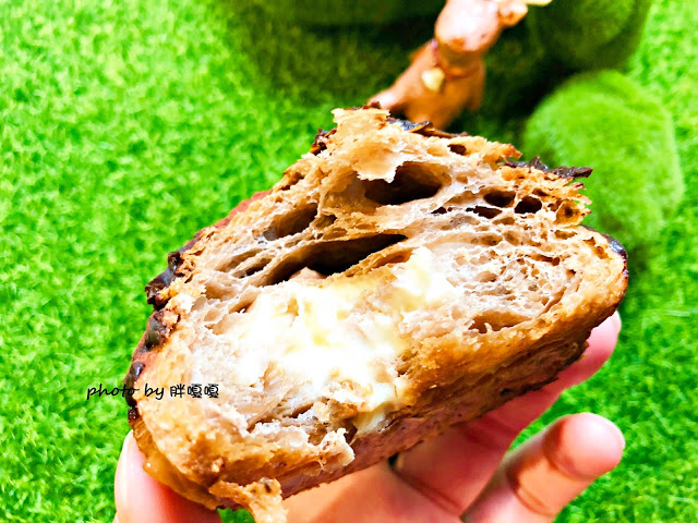 【台中 西區】旅禾 泡芙之家👉真的好吃的髒髒包,每日限量出爐,早上11點及下午3點,想吃就提早出門排隊去吧!價格也真的是很親民,一個40元不到^^