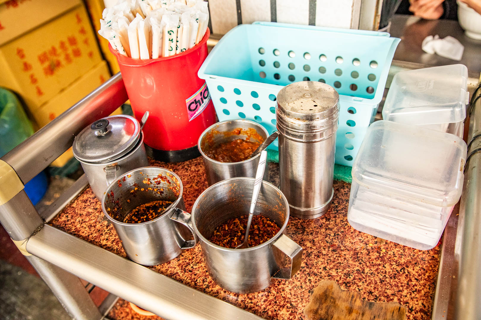高CP值霸主！醇涎坊古早味鍋燒意麵～台南人大排長龍的銅板美食