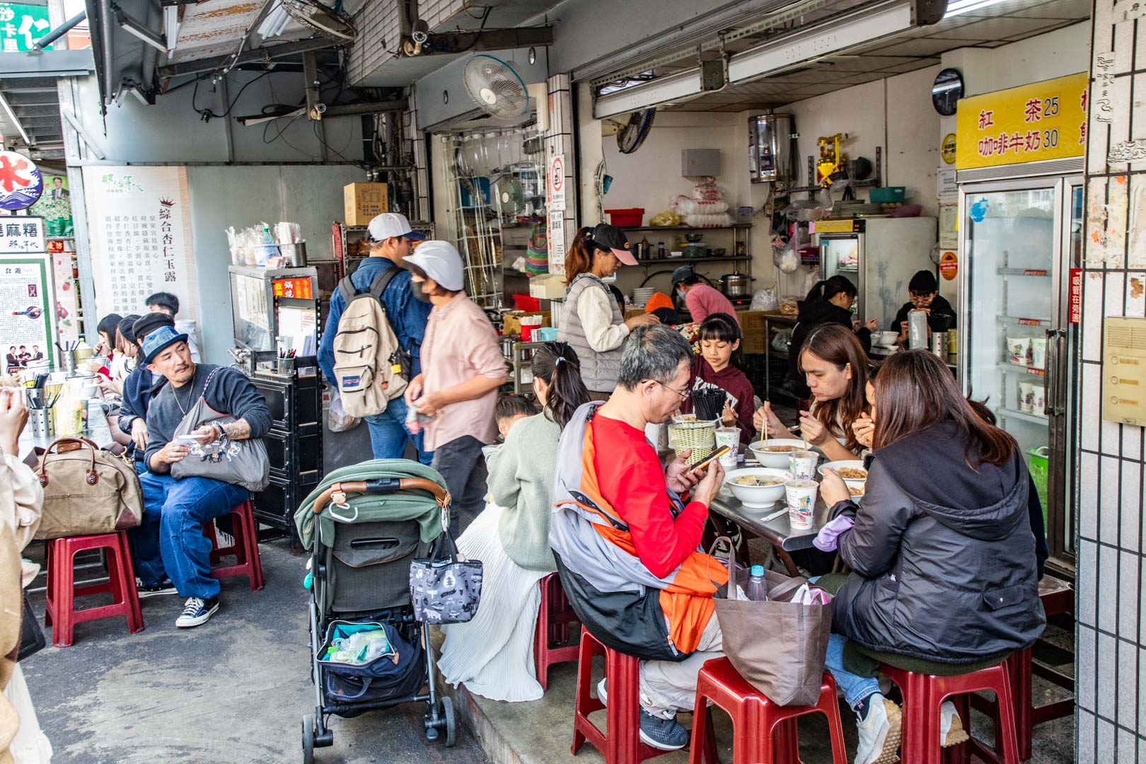 高CP值霸主！醇涎坊古早味鍋燒意麵～台南人大排長龍的銅板美食