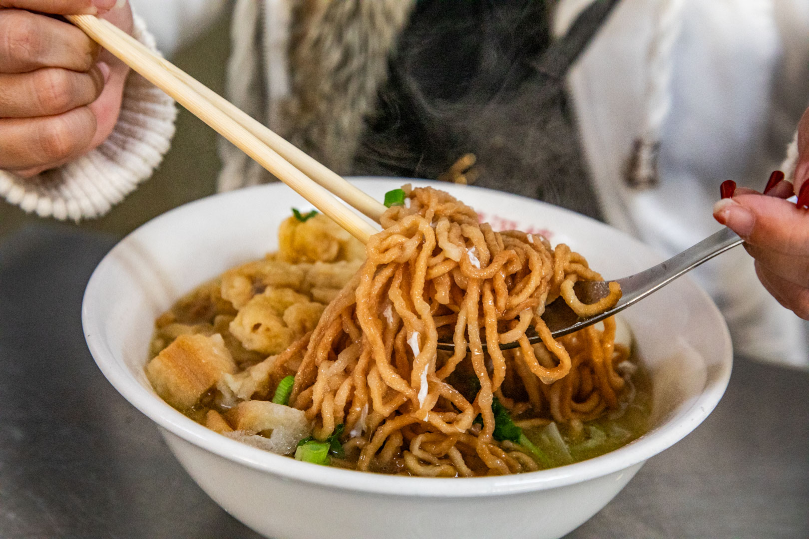 高CP值霸主！醇涎坊古早味鍋燒意麵～台南人大排長龍的銅板美食