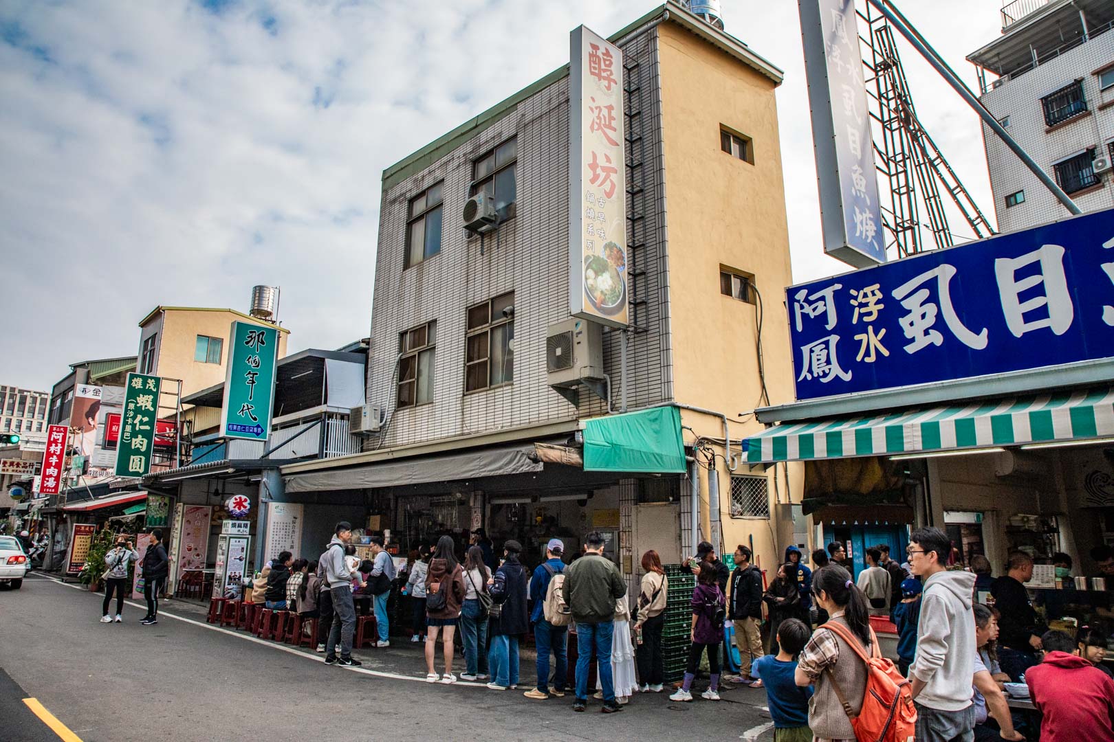 高CP值霸主！醇涎坊古早味鍋燒意麵～台南人大排長龍的銅板美食