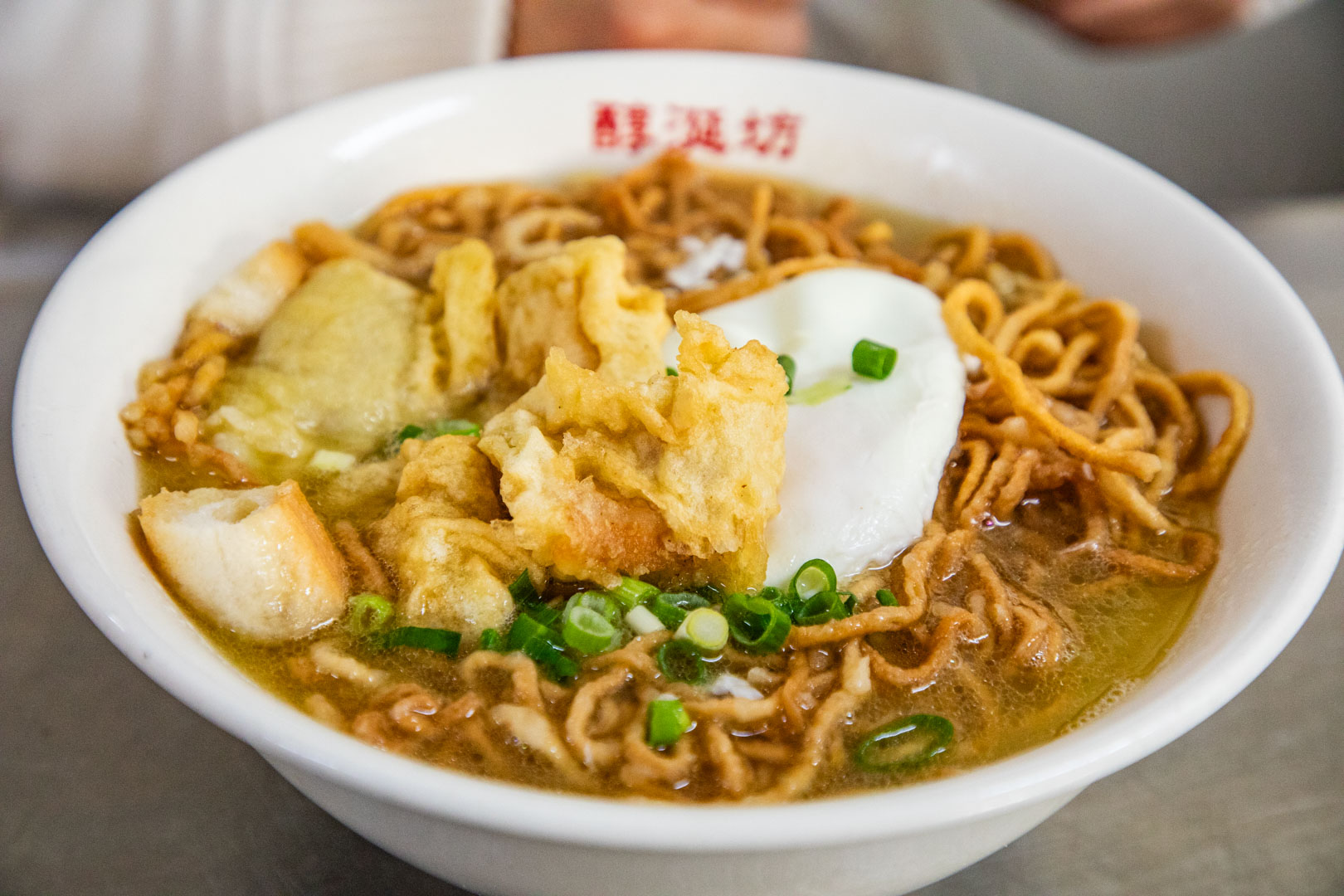 高CP值霸主！醇涎坊古早味鍋燒意麵～台南人大排長龍的銅板美食