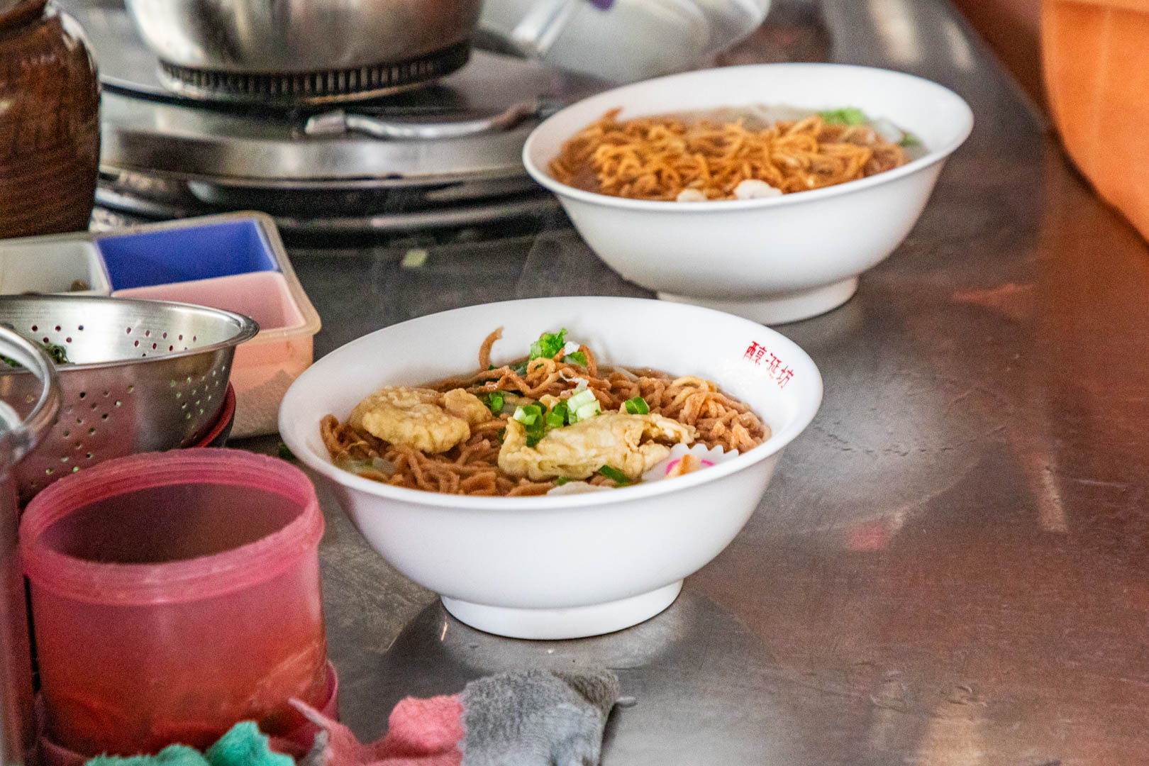 高CP值霸主！醇涎坊古早味鍋燒意麵～台南人大排長龍的銅板美食