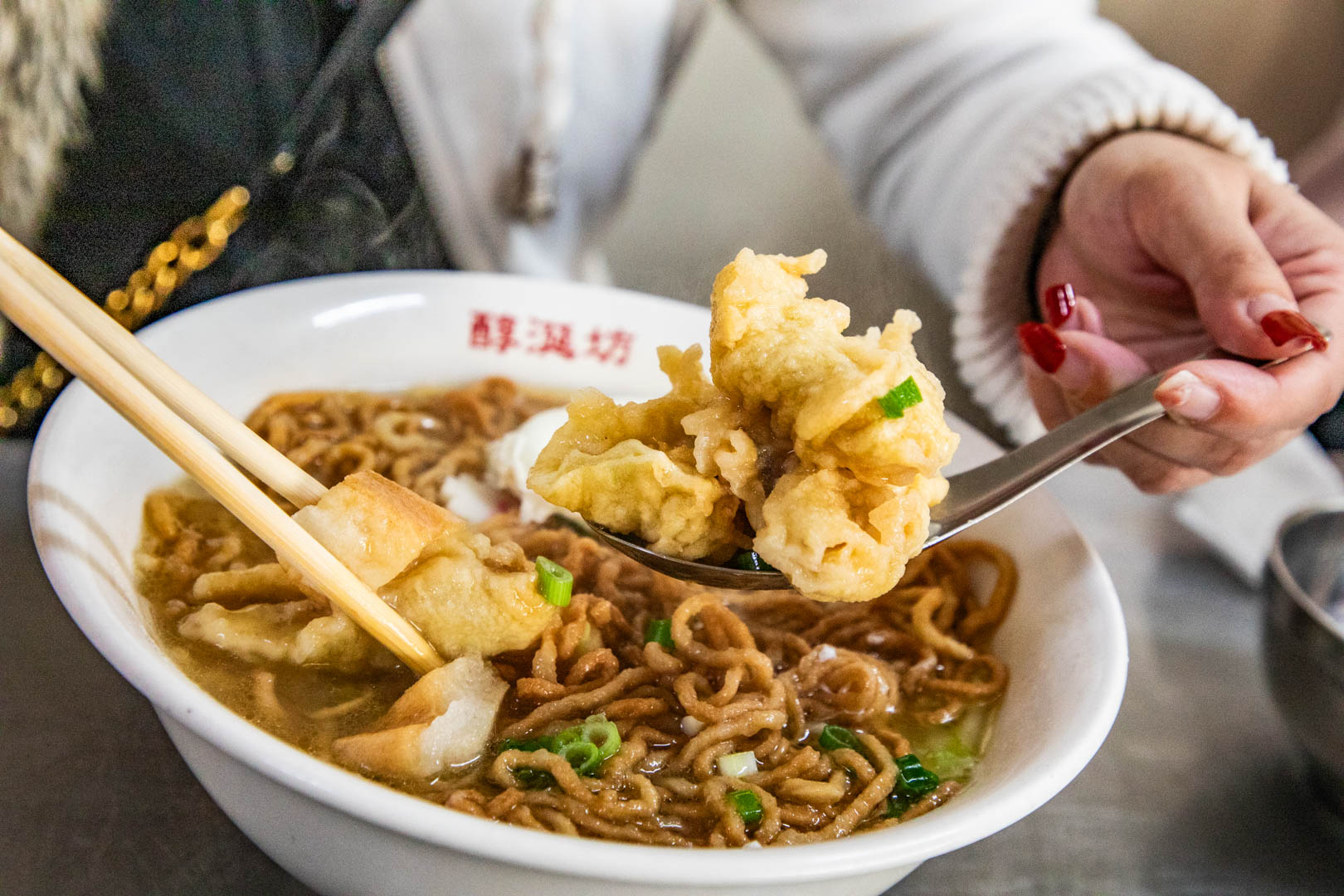 高CP值霸主！醇涎坊古早味鍋燒意麵～台南人大排長龍的銅板美食