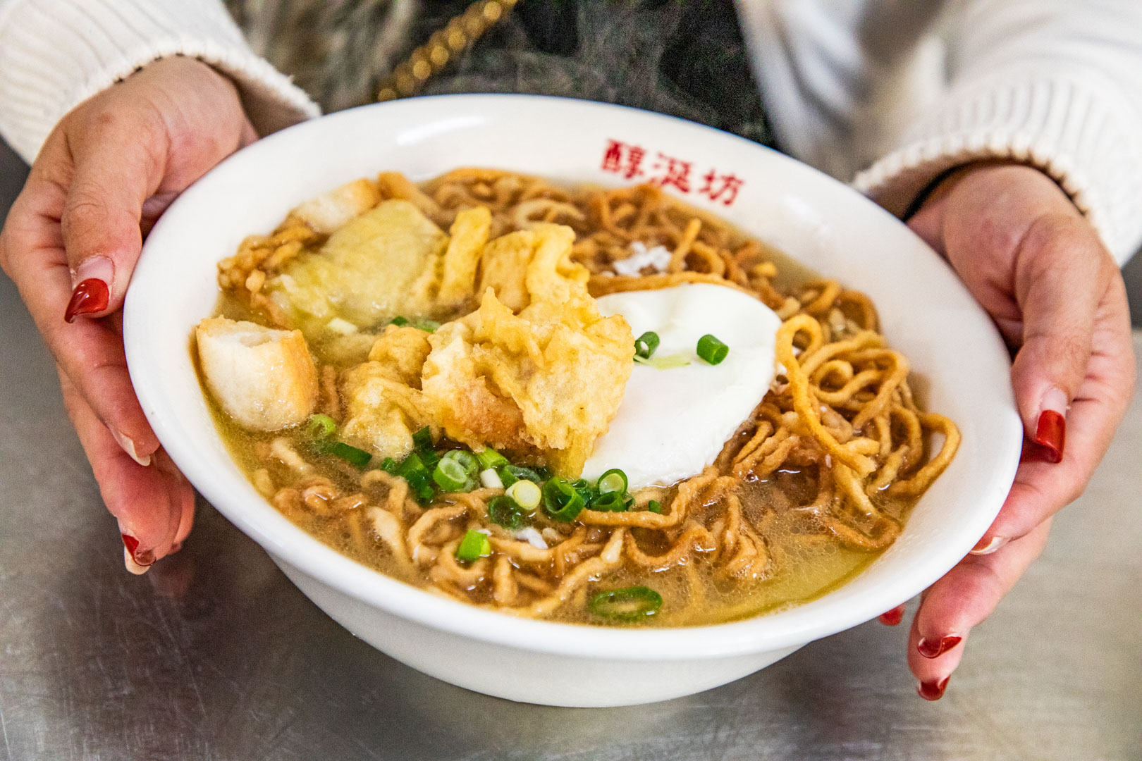 高CP值霸主！醇涎坊古早味鍋燒意麵～台南人大排長龍的銅板美食