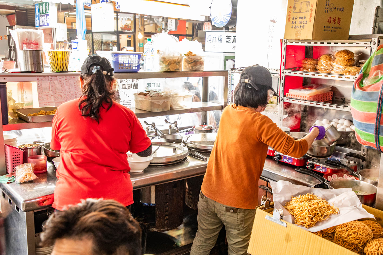 高CP值霸主！醇涎坊古早味鍋燒意麵～台南人大排長龍的銅板美食