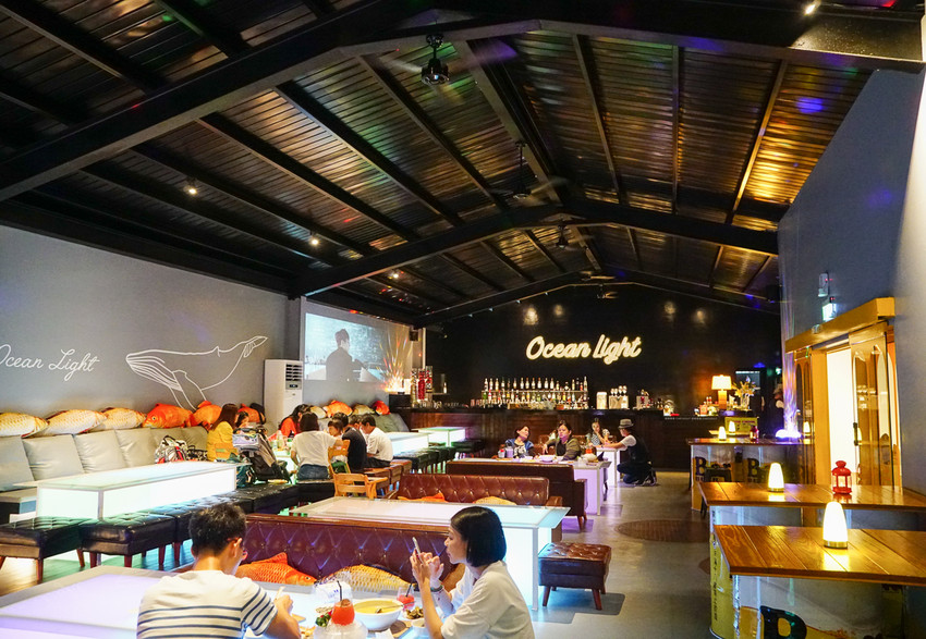 [高雄]海洋微光Ocean Light-都市秘境紅燈塔夜景~高雄最浪漫景觀餐廳 - 美食好芃友