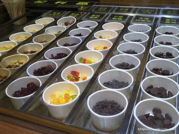 大冰咖雪花冰：台中美食│大冰咖雪花冰〃一中商圈手作雪花冰，夏日限定夏季超級芒果冰，清爽又消暑～