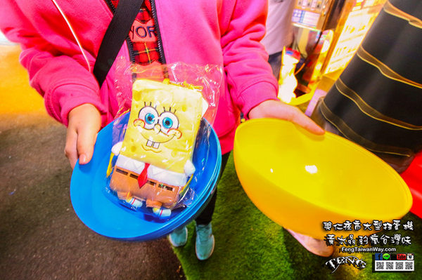 興仁夜市大型扭蛋機：興仁夜市大型扭蛋機【八德景點】|桃園八德新興機器人扭蛋機，扭蛋控必訪；八德也有拍照打卡扭蛋機景點啦!