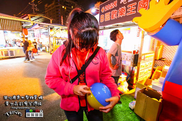 興仁夜市大型扭蛋機：興仁夜市大型扭蛋機【八德景點】|桃園八德新興機器人扭蛋機，扭蛋控必訪；八德也有拍照打卡扭蛋機景點啦!
