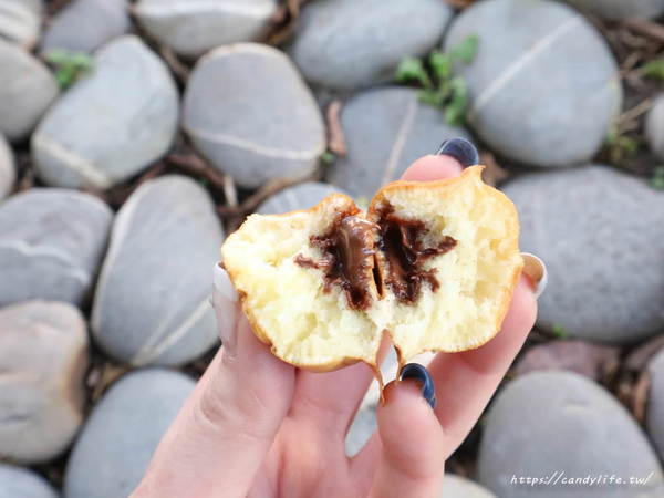 糖心雞蛋糕:台中美食│糖心雞蛋糕〃季節限定的草莓卡士達超美,還有芋泥口味的雞蛋糕唷~