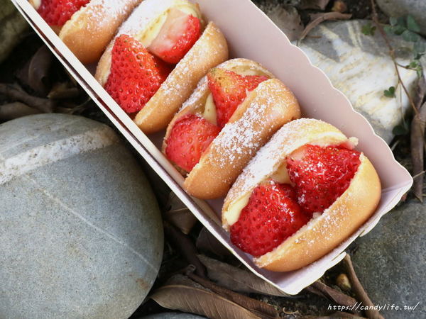 糖心雞蛋糕:台中美食│糖心雞蛋糕〃季節限定的草莓卡士達超美,還有芋泥口味的雞蛋糕唷~