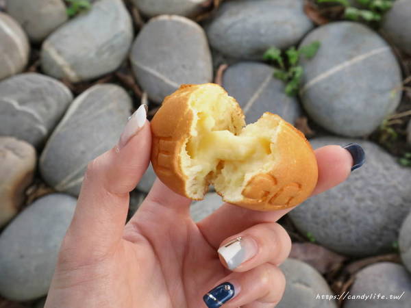 糖心雞蛋糕:台中美食│糖心雞蛋糕〃季節限定的草莓卡士達超美,還有芋泥口味的雞蛋糕唷~