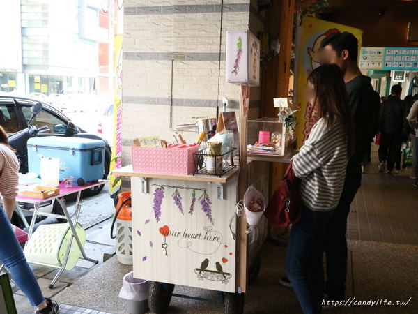 糖心雞蛋糕:台中美食│糖心雞蛋糕〃季節限定的草莓卡士達超美,還有芋泥口味的雞蛋糕唷~