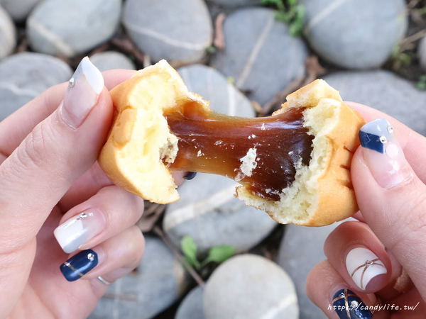 糖心雞蛋糕:台中美食│糖心雞蛋糕〃季節限定的草莓卡士達超美,還有芋泥口味的雞蛋糕唷~