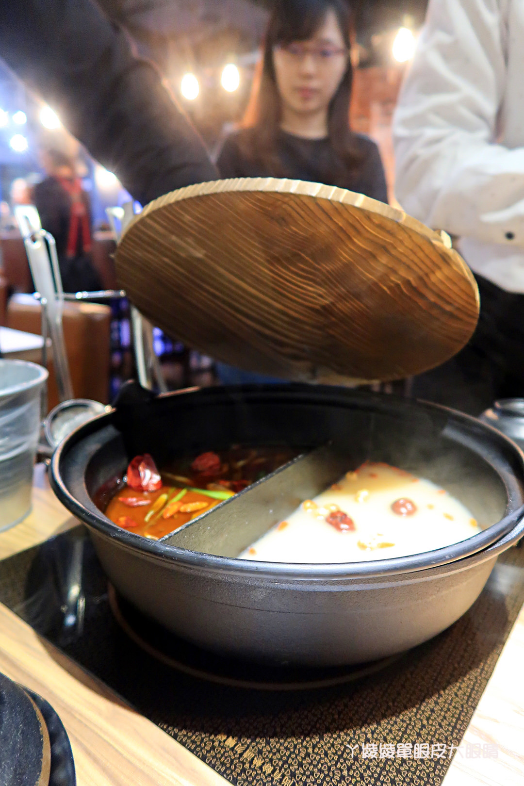 新竹火鍋推薦極鼎鮮鍋物！活跳跳的波士頓龍蝦自己撈，大肉盤吃到不要不要，巨城附近新開幕東大路上火鍋