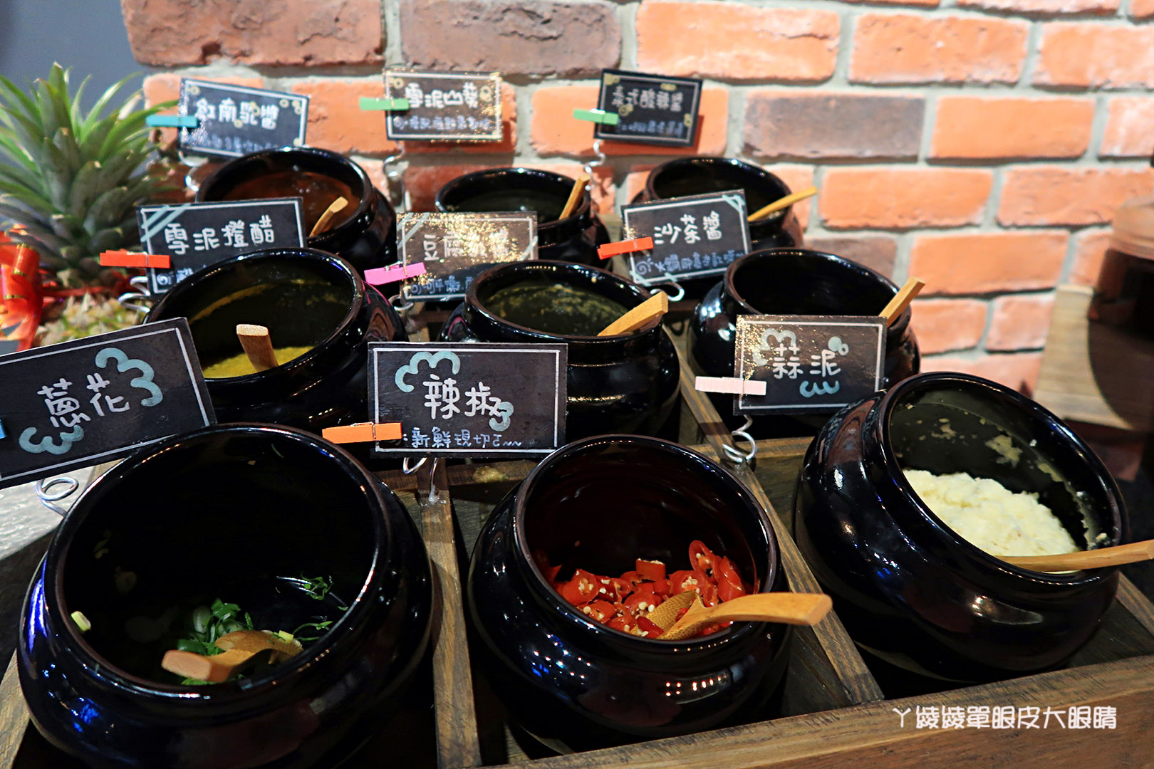 新竹火鍋推薦極鼎鮮鍋物!活跳跳的波士頓龍蝦自己撈,大肉盤吃到不要不要,巨城附近新開幕東大路上火鍋