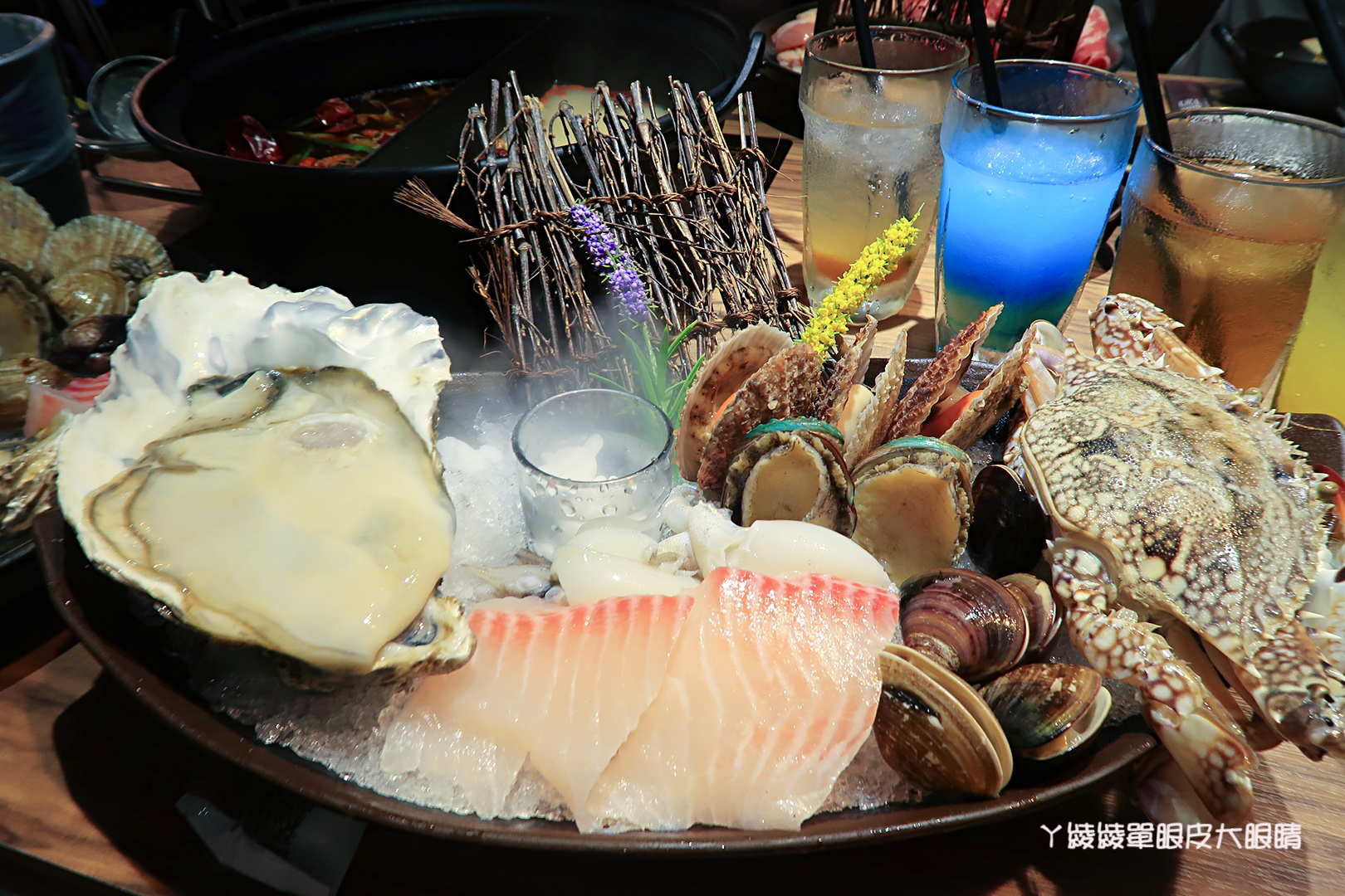 新竹火鍋推薦極鼎鮮鍋物!活跳跳的波士頓龍蝦自己撈,大肉盤吃到不要不要,巨城附近新開幕東大路上火鍋