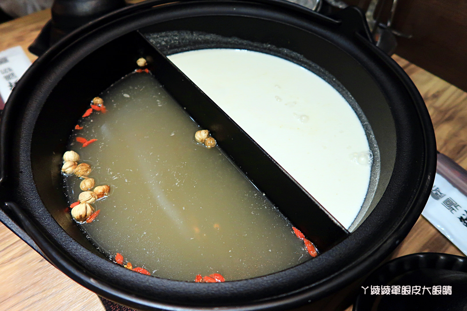 新竹火鍋推薦極鼎鮮鍋物！活跳跳的波士頓龍蝦自己撈，大肉盤吃到不要不要，巨城附近新開幕東大路上火鍋