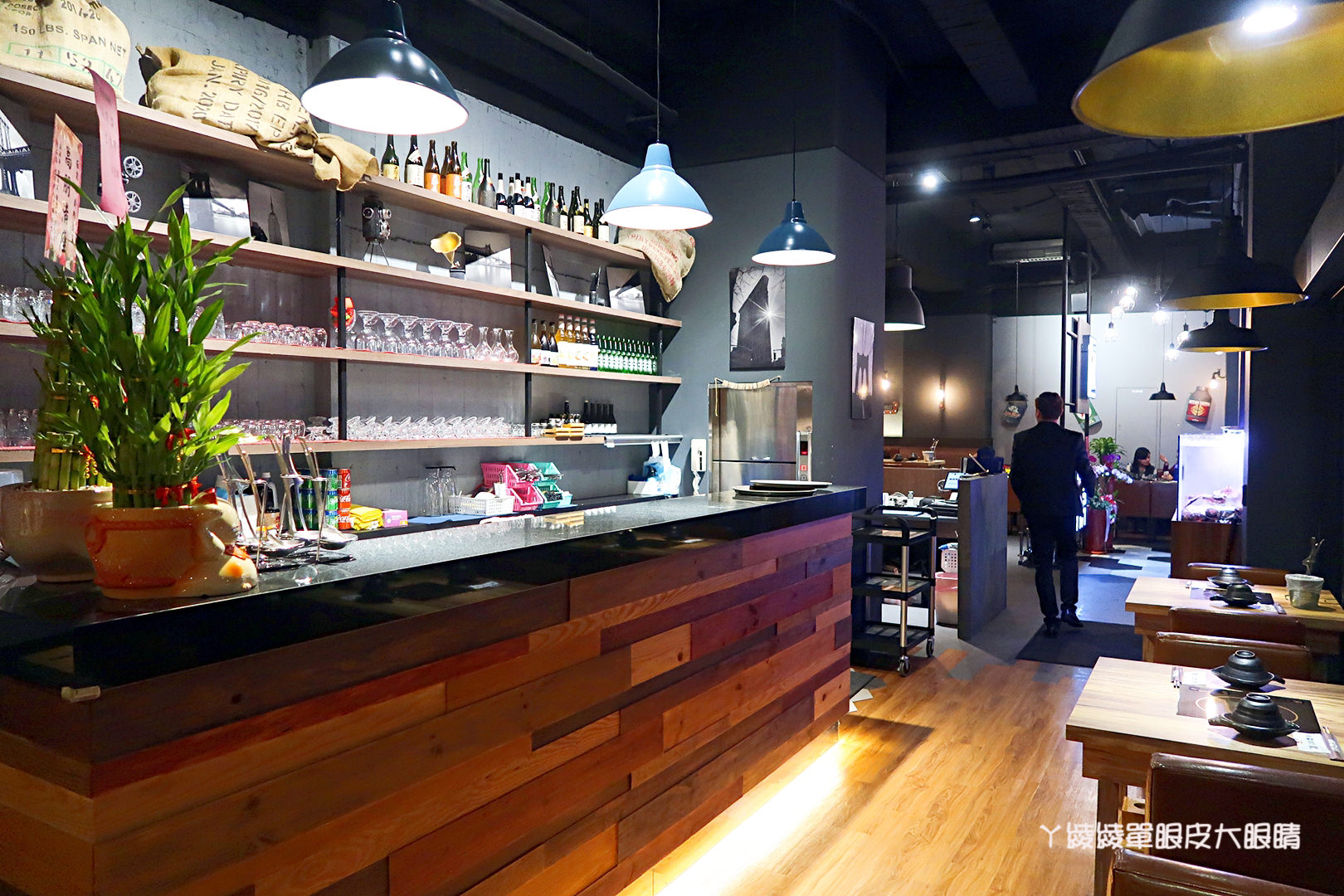 新竹火鍋推薦極鼎鮮鍋物！活跳跳的波士頓龍蝦自己撈，大肉盤吃到不要不要，巨城附近新開幕東大路上火鍋