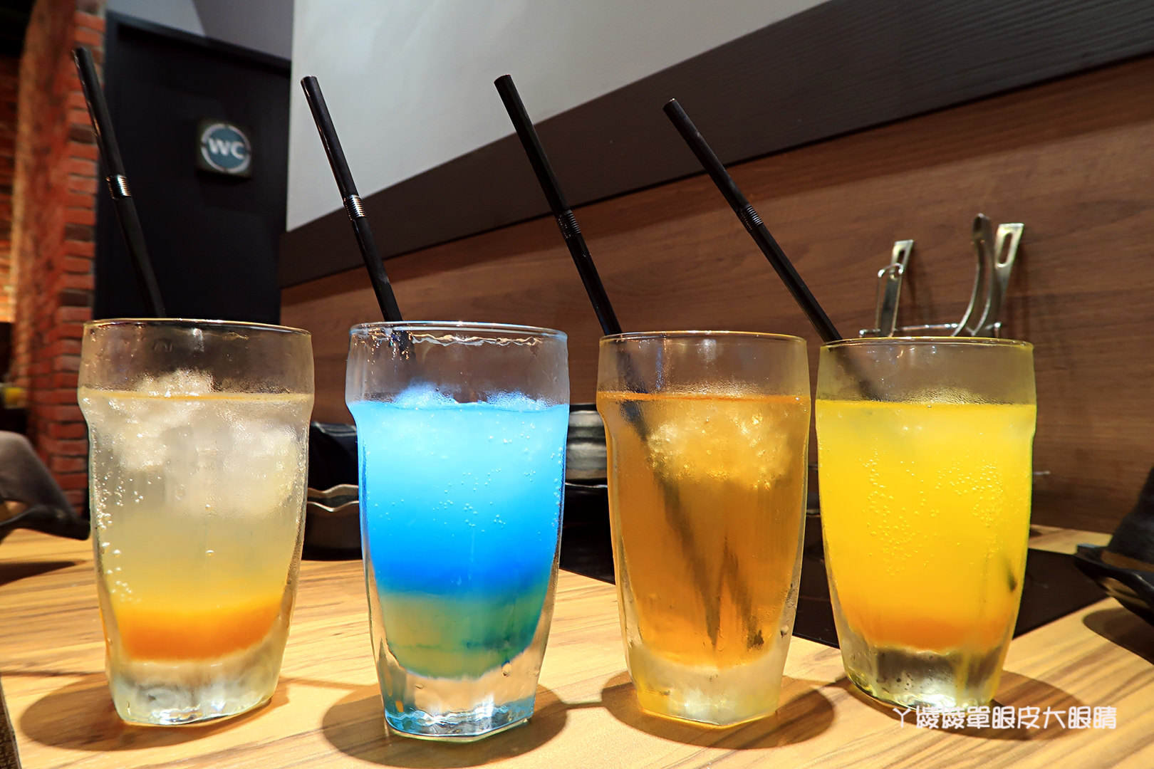 新竹火鍋推薦極鼎鮮鍋物！活跳跳的波士頓龍蝦自己撈，大肉盤吃到不要不要，巨城附近新開幕東大路上火鍋