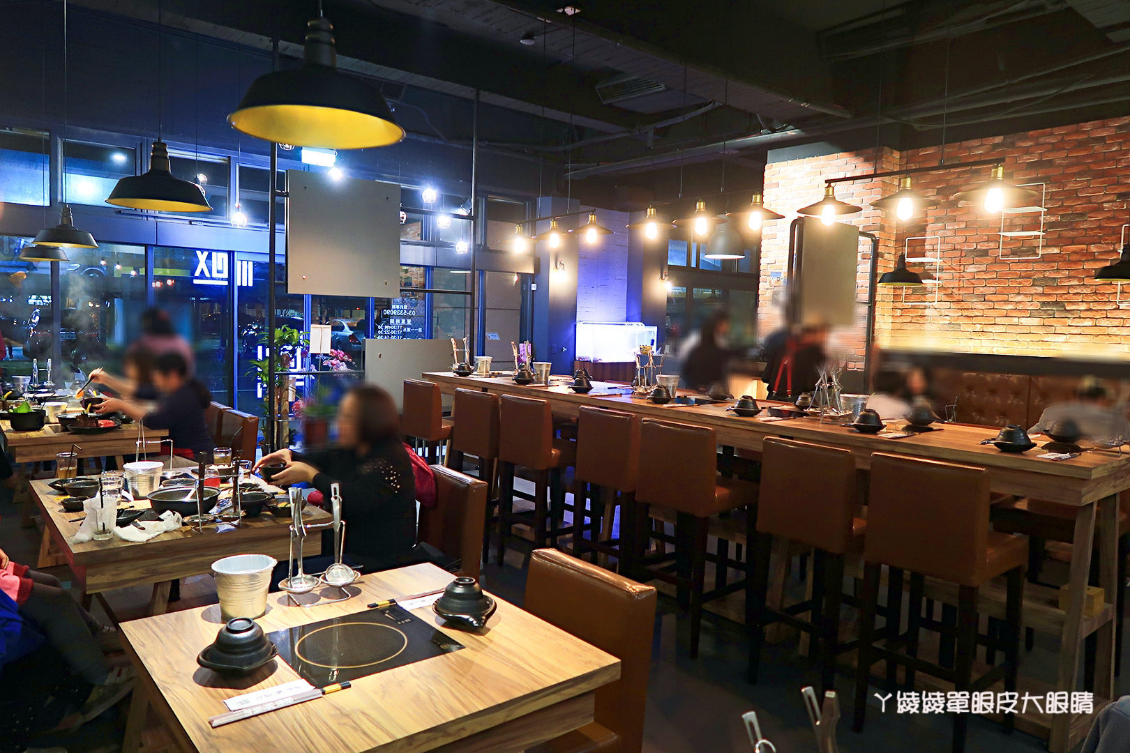 新竹火鍋推薦極鼎鮮鍋物!活跳跳的波士頓龍蝦自己撈,大肉盤吃到不要不要,巨城附近新開幕東大路上火鍋