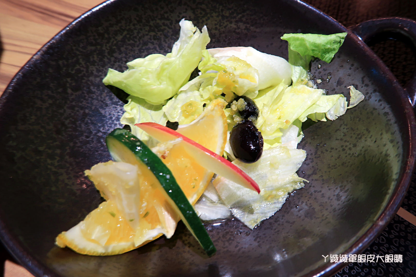 新竹火鍋推薦極鼎鮮鍋物!活跳跳的波士頓龍蝦自己撈,大肉盤吃到不要不要,巨城附近新開幕東大路上火鍋