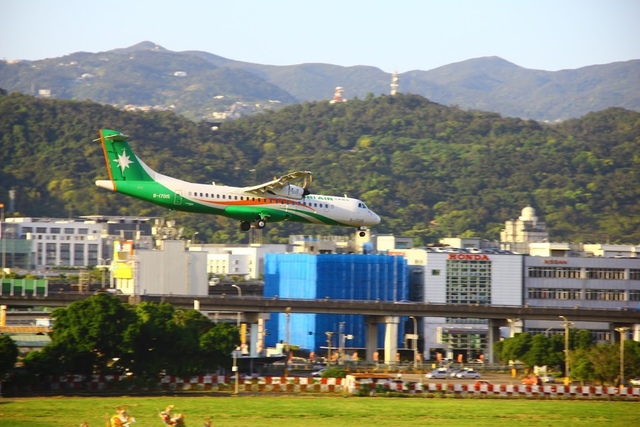 LRG_IMG_5905.JPG - 台北華山展+看飛機