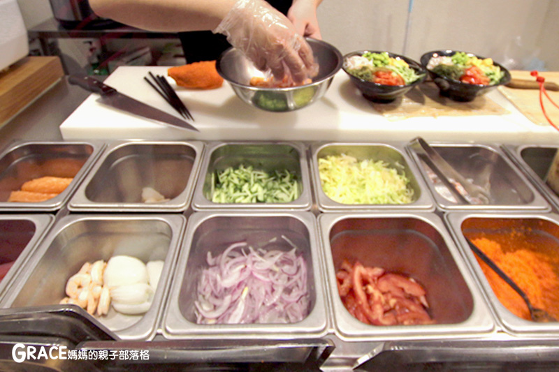  gogoroll-大直日式料理美食推薦-家庭式餐廳-日本壽司墨西哥捲-日式丼飯炸物-壽司捲餅-夏威夷丼飯-日式丼飯-實踐大學學生商圈-大直圖書館附進-近大直捷運站1號出口-免費外送-斜角巷桌遊店1樓-台灣旅遊美食親子部落客grace媽媽的親子部落格