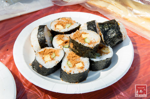 芳榮米廠：【臺南美食】花現臺南越光米，千人於木棉花道手作長壽司~臺南越光米(臺南16號品種)