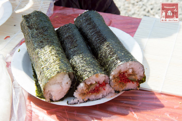 芳榮米廠：【臺南美食】花現臺南越光米，千人於木棉花道手作長壽司~臺南越光米(臺南16號品種)