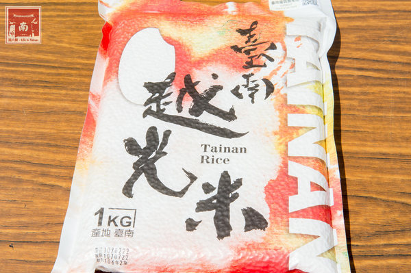 芳榮米廠：【臺南美食】花現臺南越光米，千人於木棉花道手作長壽司~臺南越光米(臺南16號品種)