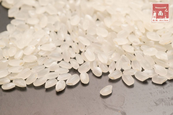 芳榮米廠：【臺南美食】花現臺南越光米，千人於木棉花道手作長壽司~臺南越光米(臺南16號品種)