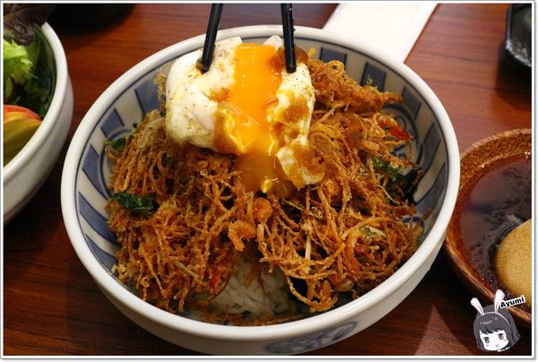 箸福 手作壽司丼飯：[食記]►高雄鳳山區◄箸福•手作壽司丼飯－喜歡吃丼飯跟壽司的朋友們有福啦～櫻花蝦季當道，快來嚐鮮XD