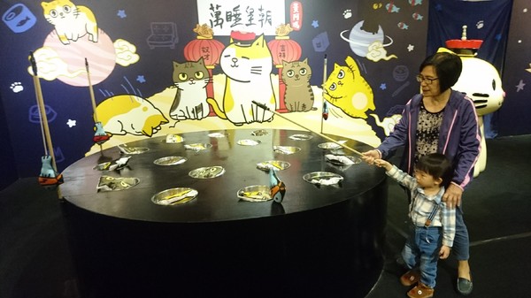 萌系星球 汪喵特展：高雄夢時代~萌系星球 汪喵特展~鏟屎官必逛~多種趣味體驗~可愛貓狗陪伴~好拍到嫑嫑~免費展覽錯過可惜~