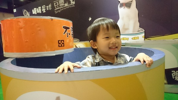 萌系星球 汪喵特展：高雄夢時代~萌系星球 汪喵特展~鏟屎官必逛~多種趣味體驗~可愛貓狗陪伴~好拍到嫑嫑~免費展覽錯過可惜~