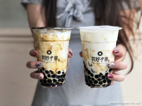 花好月圓 飲料專賣店：台中美食│花好月圓-茶飲專賣〃台中黑糖珍珠鮮奶再一發!!近勤美綠園道，使用小農鮮奶，黑糖珍珠入味又Q彈~