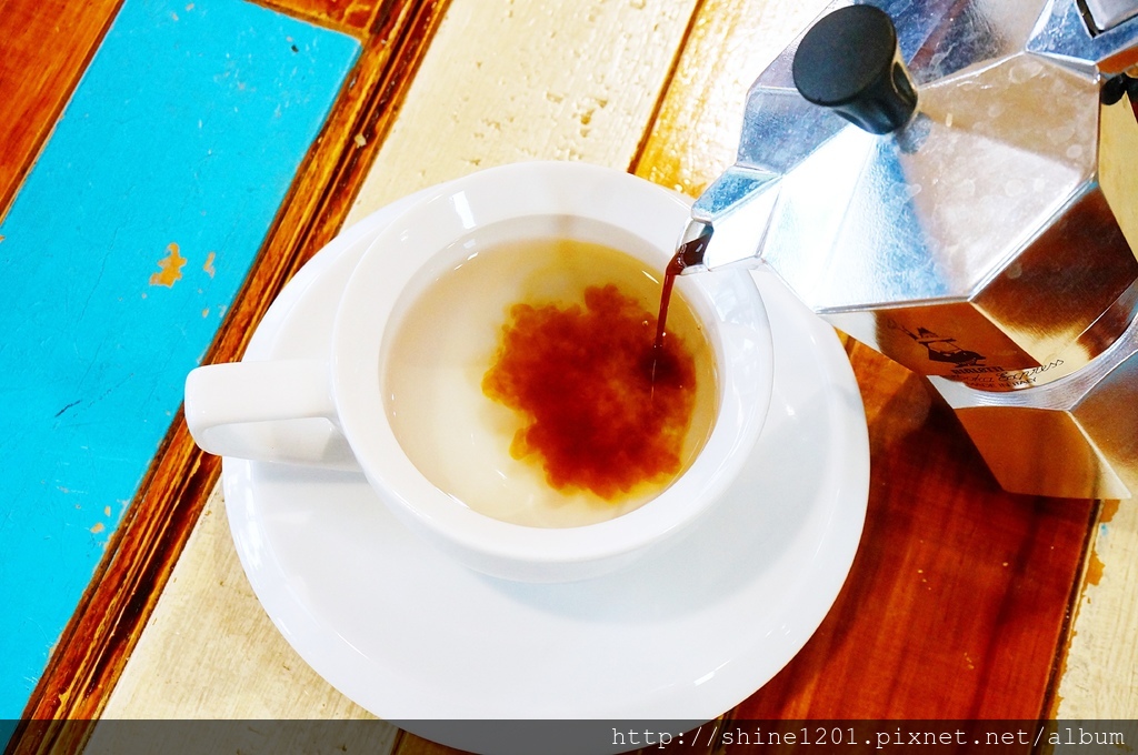 松山早午餐 下午茶 咖啡 Latte bialetti 比亞樂堤 Velo City歐美單車