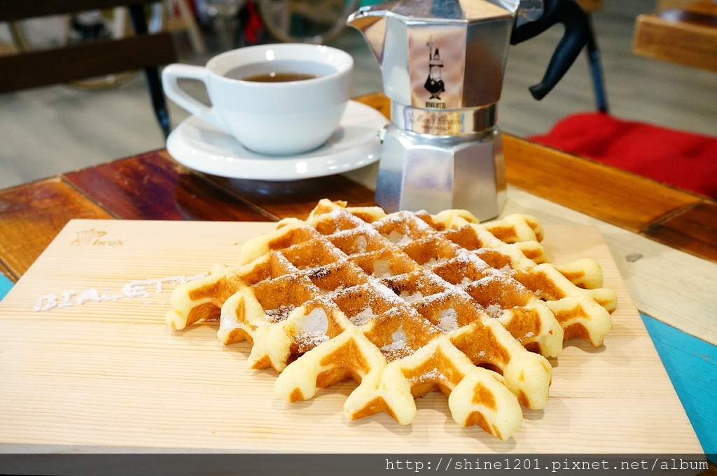 松山早午餐 下午茶 咖啡 Latte bialetti 比亞樂堤 Velo City歐美單車