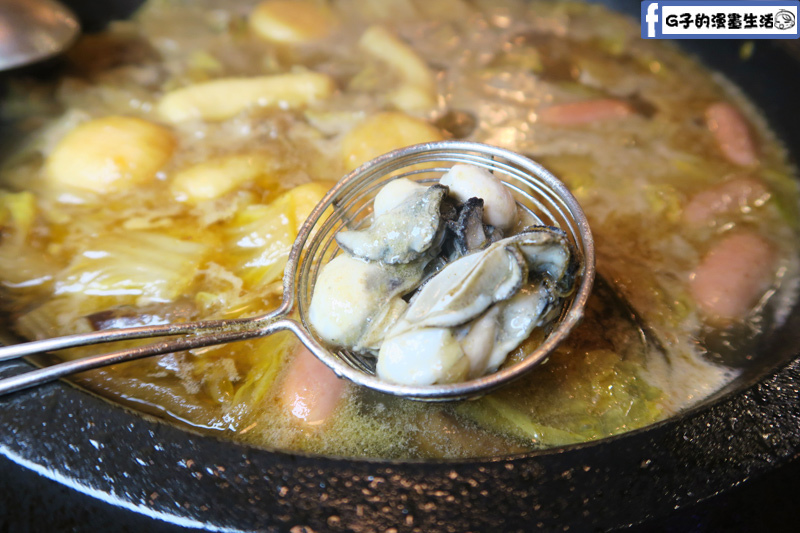 新莊老地方自助石頭火鍋-蚵仔很新鮮大顆