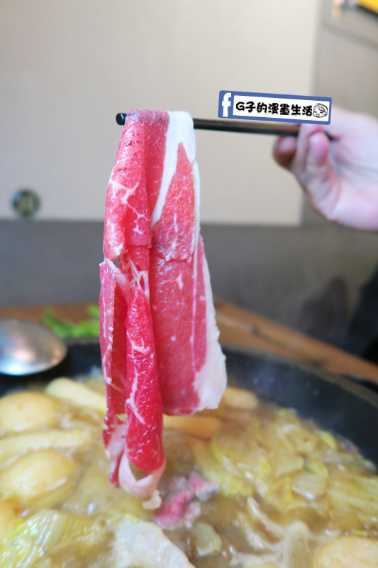 新莊老地方自助石頭火鍋-沙朗牛很大片