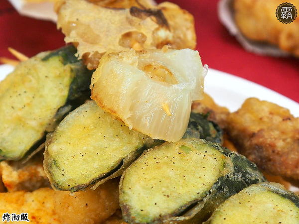 炸沏販： 炸沏販炸食專門，朝陽科大人氣美食，雞排酥脆入味，蔬菜選擇性多，好多人排隊阿～