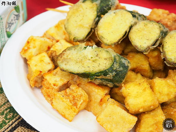 炸沏販： 炸沏販炸食專門，朝陽科大人氣美食，雞排酥脆入味，蔬菜選擇性多，好多人排隊阿～