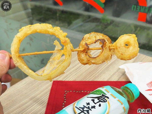 炸沏販： 炸沏販炸食專門，朝陽科大人氣美食，雞排酥脆入味，蔬菜選擇性多，好多人排隊阿～