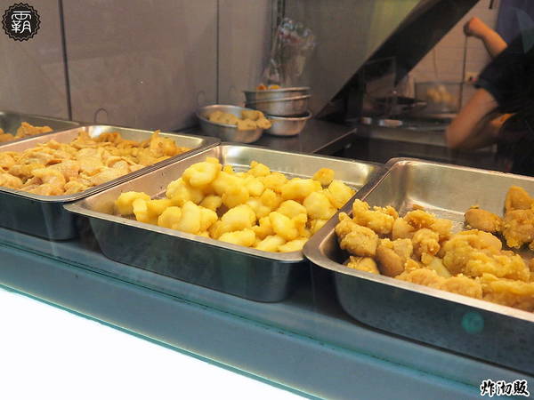 炸沏販： 炸沏販炸食專門，朝陽科大人氣美食，雞排酥脆入味，蔬菜選擇性多，好多人排隊阿～